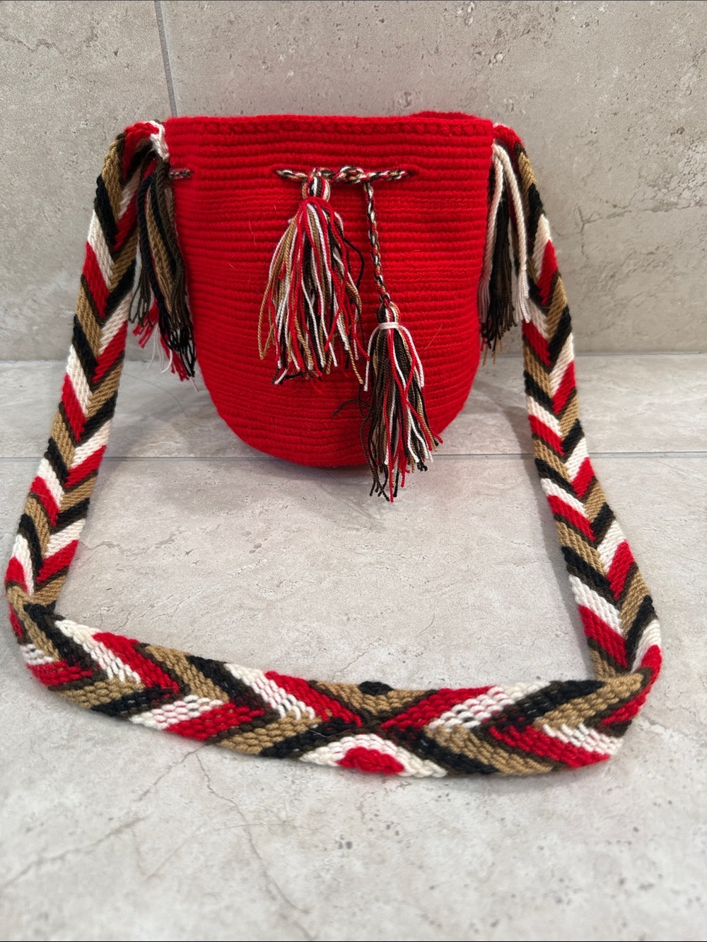 Wuitusu Unicolor Medium Red Handmade Wayuu Mochila Bag